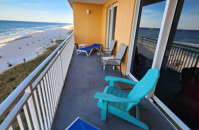 Splash 2nd Floor with NEW DISCOUNTS and amazing views - book now !