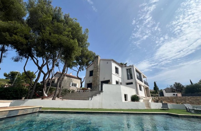 Splendid 5* villa, heated pool, sea view, 850m from Capelan beach