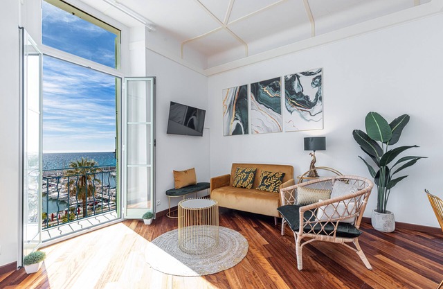 Splendid sea view apartment