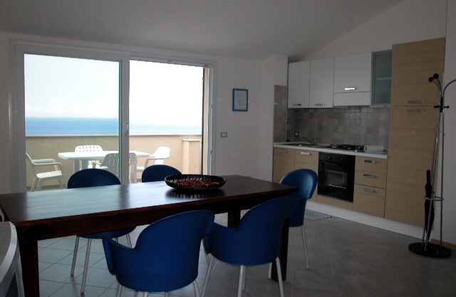 SPLENDID SEA VIEW 10 minutes walk from the beach -immersed in greenery
