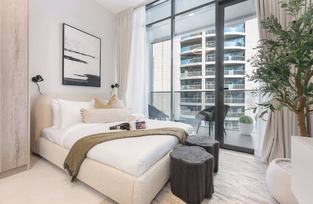 Sports City Studio sleeps 2 with Swimming Pool!