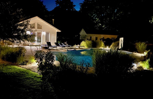 Sprawling ranch + compound w private pool, sleeps 16, Union Pier Michigann