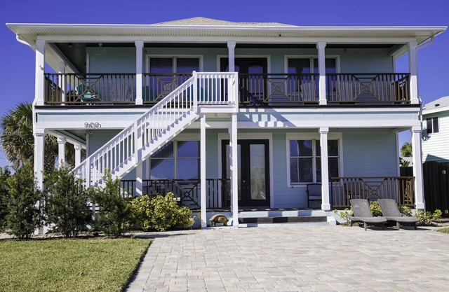 Spring Availability! 2 Bedroom 2 Bath Home- Steps to the beach