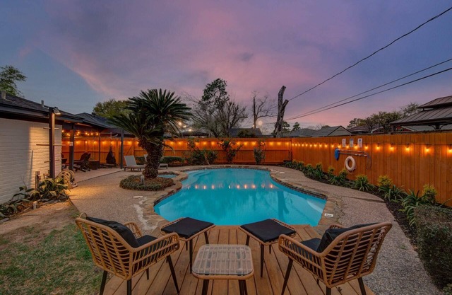 Spring Branch Getaway Feat 5BD, Pool, Hot tub