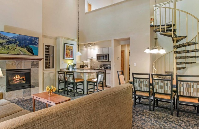 Spring break isn't over! Come Sun-Wed, get 10% off. Must stay 3+ nights, valid March & April!