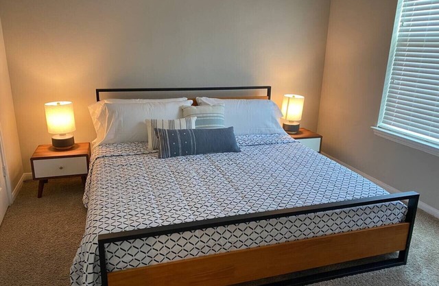 Spring Modern 2 king bed Long term Condo