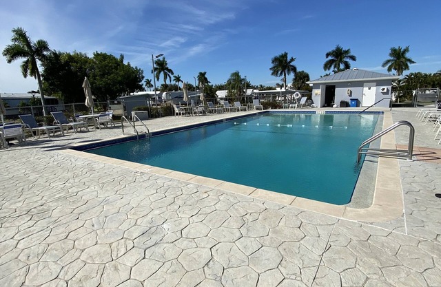 Spring/Summer Special 55+ Gated Community - 100 steps pool/hot tub
