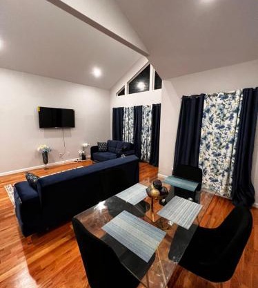 SPRINGVIEW HOMES 12MINS FROM EWR & 3 MINS FROM UNIVERSITY HOSPITAL