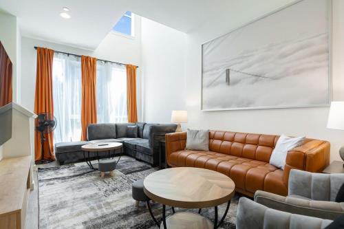 Squire - Prime Location with View & Parking