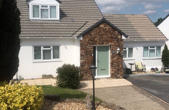 Squirrels Rest comfortable home 3 min drive to Saundersfoot Beach sleeps 8
