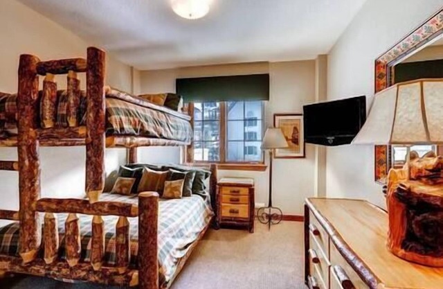 St. James Place Resort, Ski, Hot Tub, Pool, Gym!