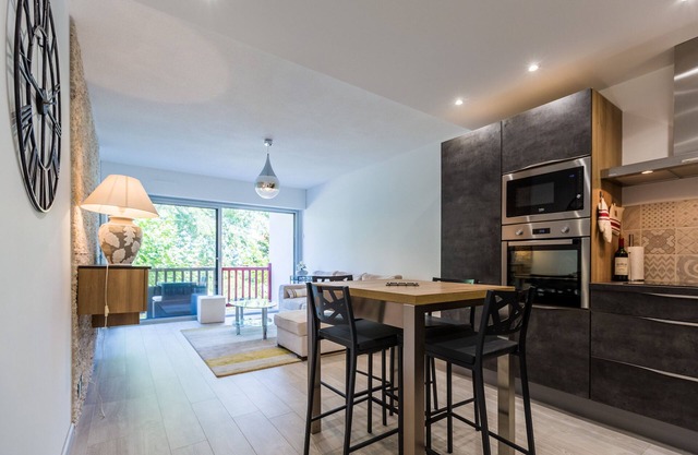 St Jean de Luz apartment in secure residence with swimming pool