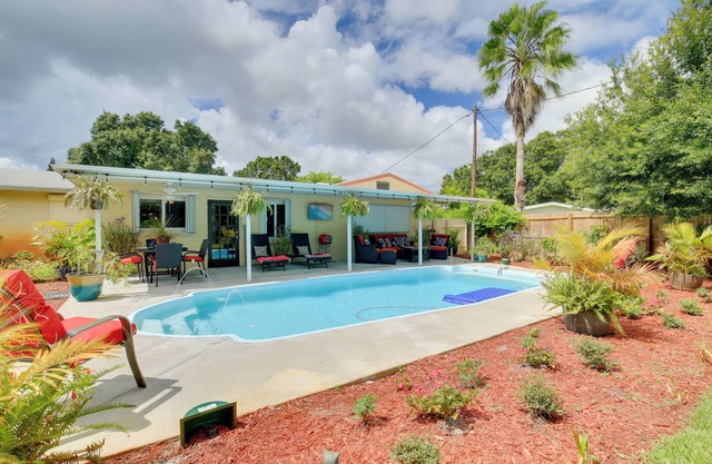 St. Petersburg Home w/Tropical Yard & Pool!