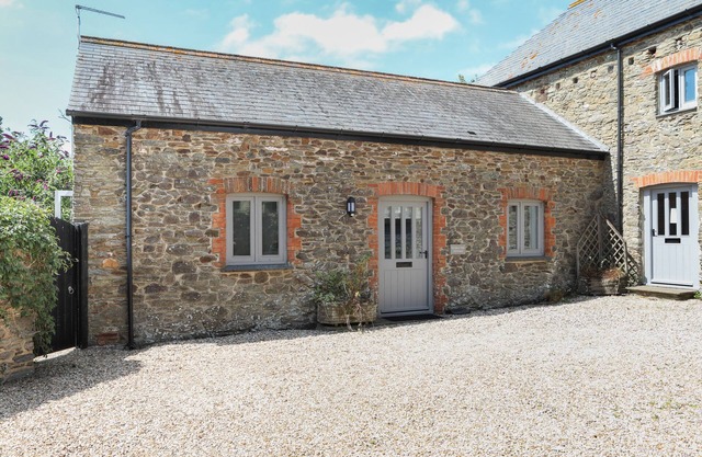 STABLE END COTTAGE, family friendly, with a garden in Malborough