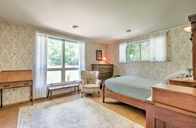 Stair-Free Lexington Home with Blue Ridge Mtn Views!