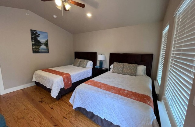 Standalone Double Queen Cabin near River #14