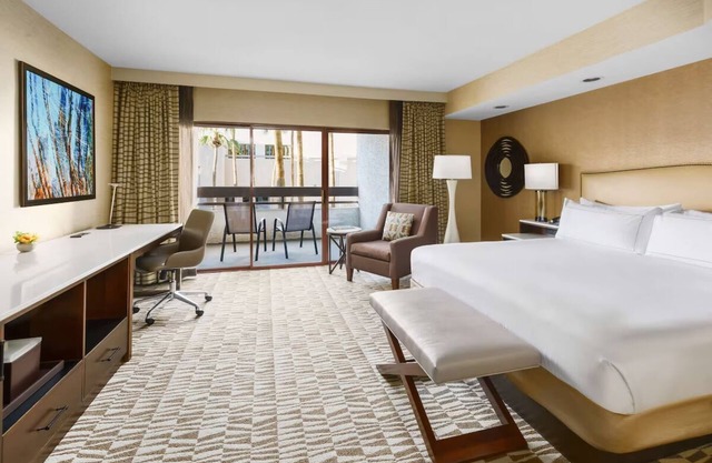 Standard King Room at Hilton Phoenix Airport - Free Shuttle & Oudoor Pool