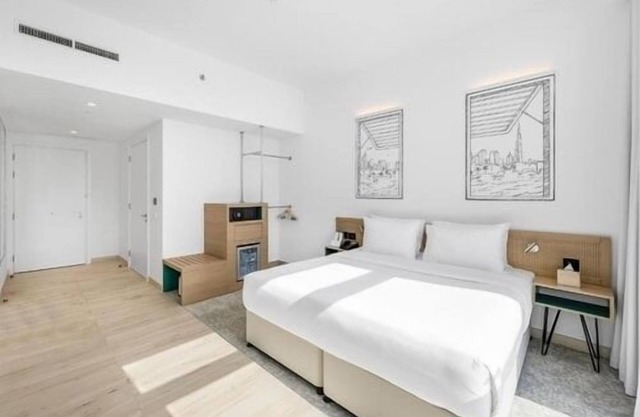 Standard King Room Near Azizi Berton