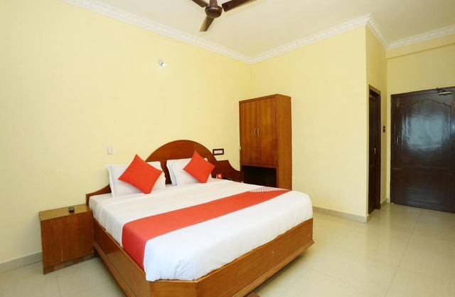 Standard Rooms, Near Sunset Point stay