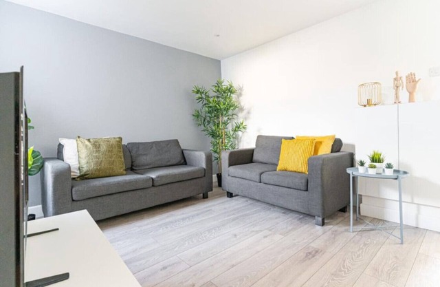 Stansted 1 | 6 BR | Victorious Festival Home