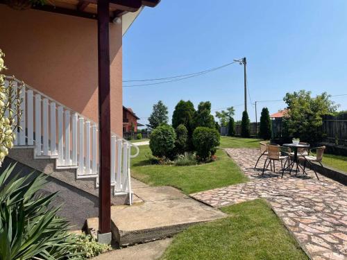 Starčević apartmani Orašac Aranđelovac OBAVEŠTENJE Proveriti raspoloživost putem poruke zbog učestalih lažnih rezervacija