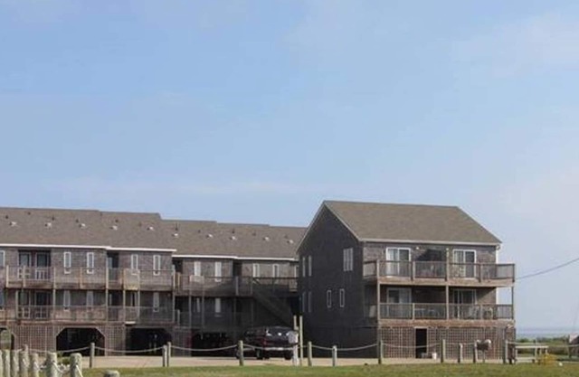 Starfish is an end unit with beautiful views of the Pamlico Sound!