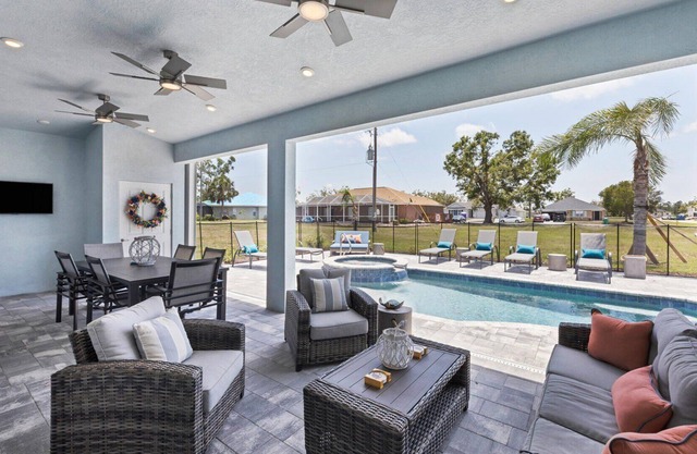 Starfish Retreat Private Spa Pool Home Burnt Store Village Dog Friendly!