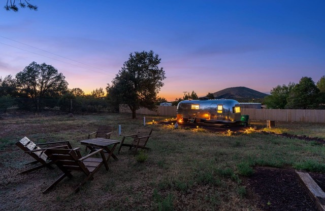 Starlight Streamer - Cozy Airstream Escape in Williams, AZ