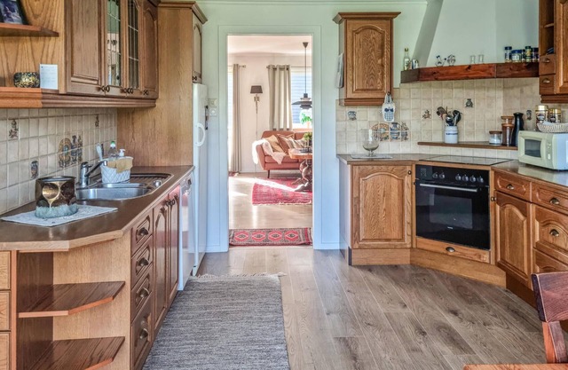 Start from this beautiful quality house directly to hikes to the surrounding lakes.
