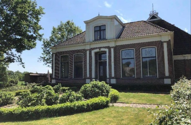 Statige boerderijwoning met vrij uitzicht en tuin