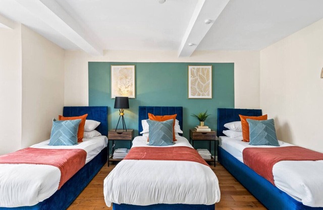 Station 10 Beds | Contractor | Central | Sleeps 12