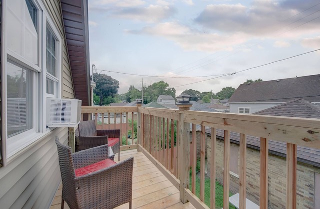 Stay Central in Bayview: 5 Min to Downtown