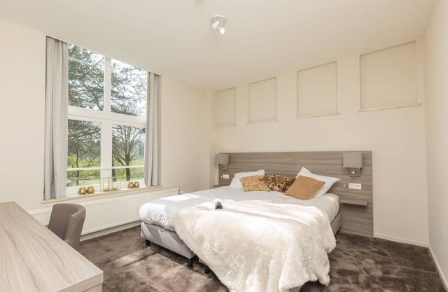 Stay in the Heart of Nature With Comfort All Around! Onsite Dining, Free Parking
