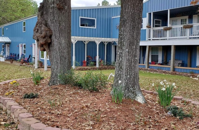Stay 'n' PlaynUpstairs 2 Bedroom Apartment 1/4 mile from Houston County Lake