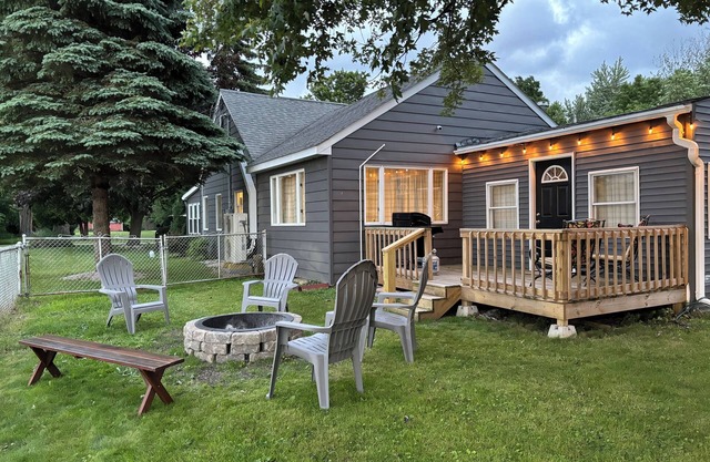 Stay Now on the GOTL Strip! Across from Eddie's Grill, Steps from Multiple Bars