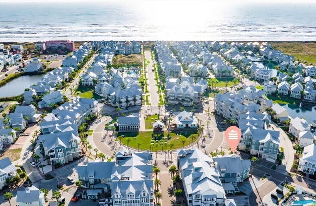 Stay@‘Summer Breeze,’ a 2-Story, Cinnamon Shore Townhome w/Great Amenities