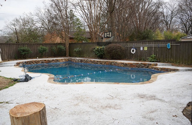 STAYS-MONTHLY-Spacious 8BR Memphis Home – with Pool near Germantown