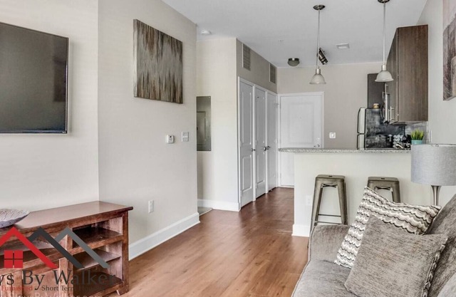 StaysByWalker Studio in PlazaMidwood | Parking/Gym