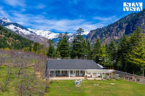 StayVista at Ekaa House with BBQ, Bonfire, WiFi, Lawn & Pet Friendly