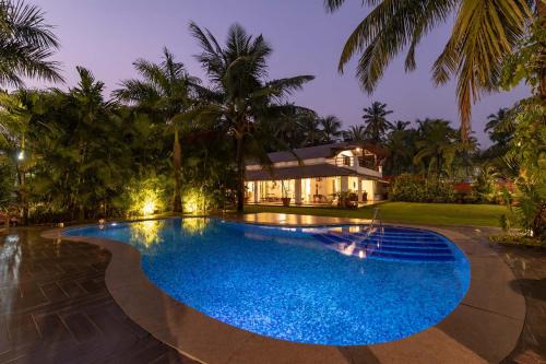 StayVista at Wings On Water - Riverview Villa with Pool