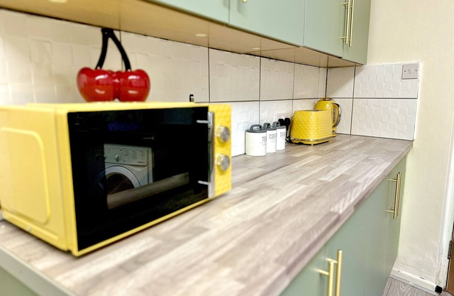 STAYZED - Cosy Home, Walk To Nottingham City Centre, Amenities and Food Places