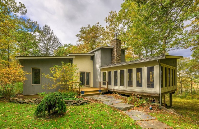 Steepletop Lodge: Nature Lover’s Paradise