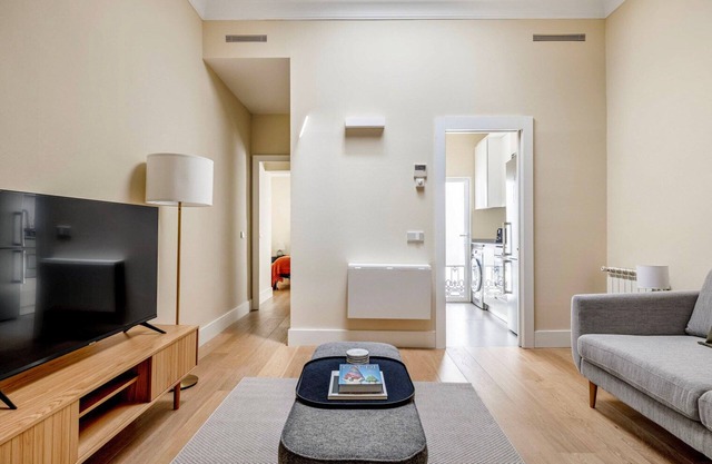 Stellar Recoletos 1BR, in Calle Serrano, by Blueground
