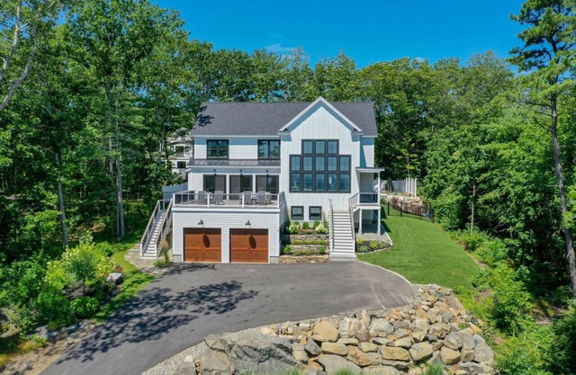 Steps Away from the Beach and Downtown!