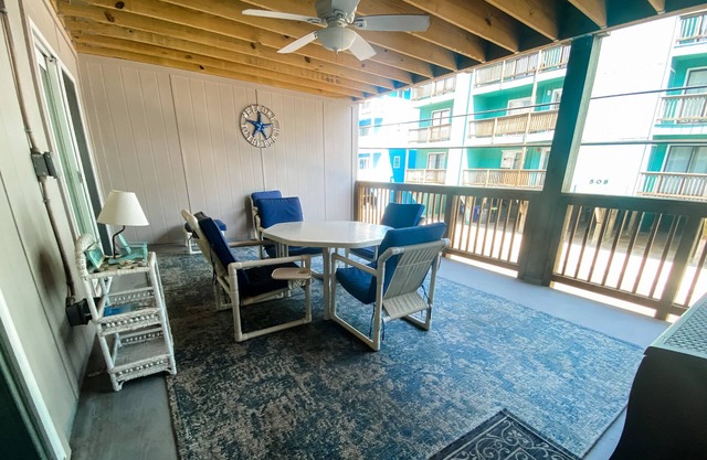 Steps away from Beach- Dog Friendly