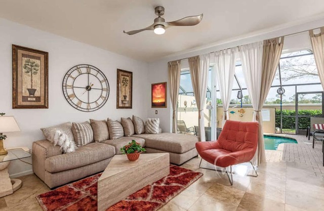 Steps from clubhouse. "Be Our Guest" in Windsor Hills-Pool Heat Included
