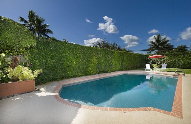 Steps to Beach- Heated Pool- Air Conditioned- 7 Night Min Stay-CONTACT HOST