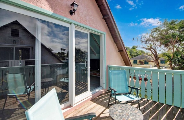 Steps to BEACH & Near BAHA MAR - Cozy 3bd Villa #1&2