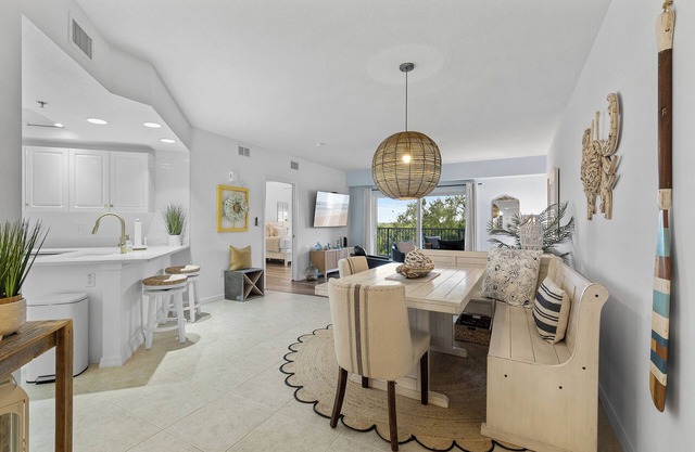 🏖️Steps to Beach | Pet Friendly | Stunning Interior | Oceanwalk 9-302🏖️