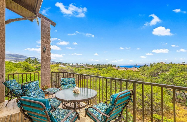Steps to Kamaole 1 Beach Park & More! Spacious Top Floor Condo-Beautiful Views!